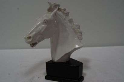 null OEHME : Tête de cheval porcelaine, signée, datée 1949 (Haut 17 cm)