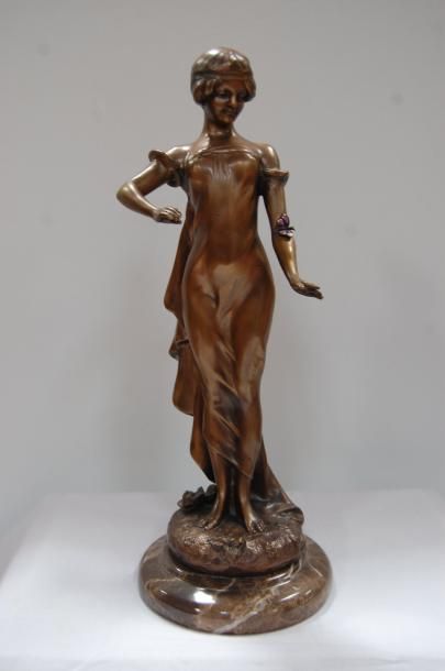 null SCOTTE A-J. : "Femme au drapé et papillon" Bronze signé (Haut 14 cm)