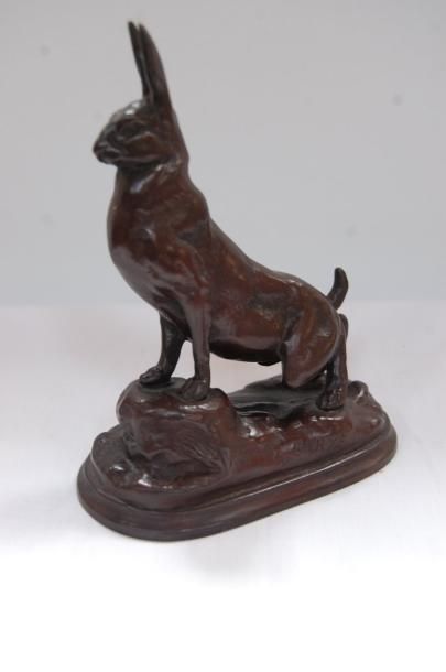null BARYE : "Le lièvre" Bronze signé (Haut 14 cm)