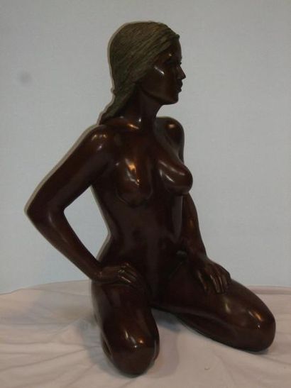 null TEMAN : "Victoria" Bronze signé (Haut 60 cm)