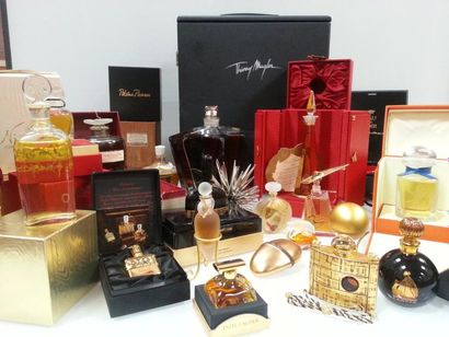 null Collection de flacons de parfum dont LALIQUE, BACCARAT...