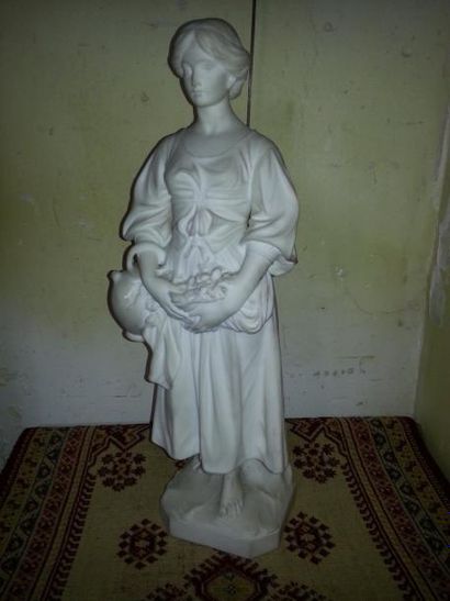 null Statuette en marbre "La paysanne" (H 61 cm) Trace de signature et accident