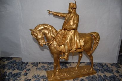 null GUILBERT E. "Napoléon à cheval" Bronze doré signé H:40cm