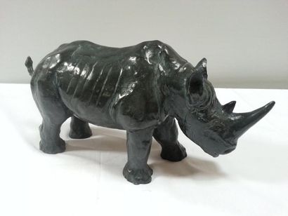  BORRAS Jorge, "Rhinocéros" Bronze à patine gris bleuté (Long: 33cm) Siné EA 3/4,...