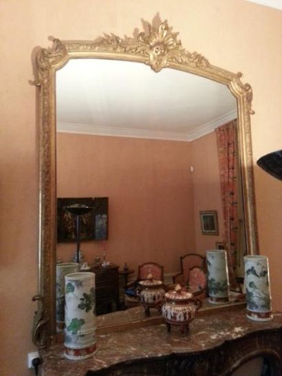 null Important miroir trumeau bois doré à fronton feuillagé
(Ce miroir sera vendu...
