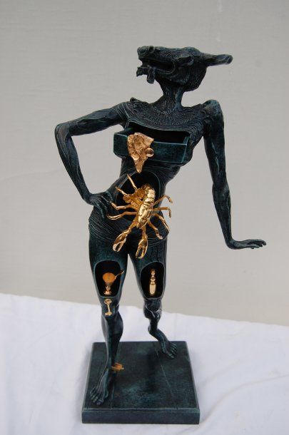 null DALI Salvador "Le minotaure" Bronze à patine vert florentin et accessoires dorés...