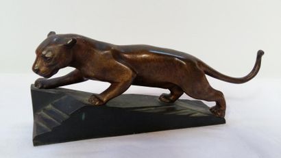 null MARQUET R. : "Panthère à l'affût" Sujet bronze (Long 26 cm)