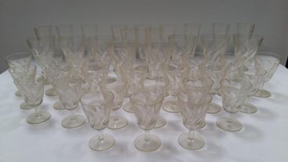 null Service de 41 verres en cristal SAINT-LOUIS (dont non marqués) (4 modèles)