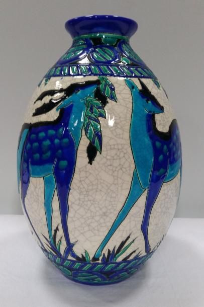 CATTEAU Charles BOCH LA LOUVIERE, CH CATTEAU : vase en céramique décor frise de cervidés...