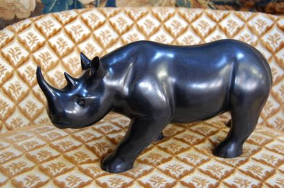 null David MESLY : "Sami, rhinocéros" Bronze à patine noire signé (H 14/L 29 cm)