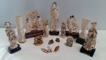 null D'un ensemble d'ivoires sculptés Asie et Afrique