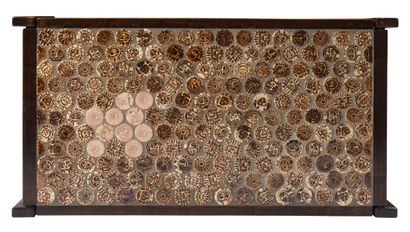 null Roger CAPRON (1922-2006)
Table basse en bois à plateau en carreaux de céramique,...