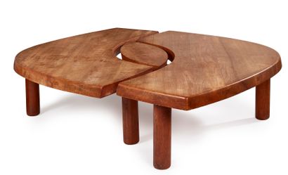 null Pierre CHAPO (1927-1987) 
Table modèle "Œil" en bois d'orme. 
Dimensions (table...