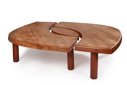 null Pierre CHAPO (1927-1987) 
Table modèle "Œil" en bois d'orme. 
Dimensions (table...
