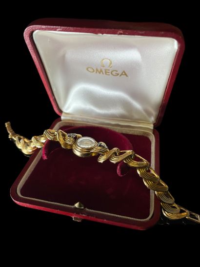 null OMEGA
Montre bracelet en or jaune 18 carats (750/1000‰) 
Cadran circulaire à...
