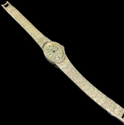 null MALEK
Montre-bracelet en argent (800/1000 ‰)
Cadran ovale à fond argenté brossé,...