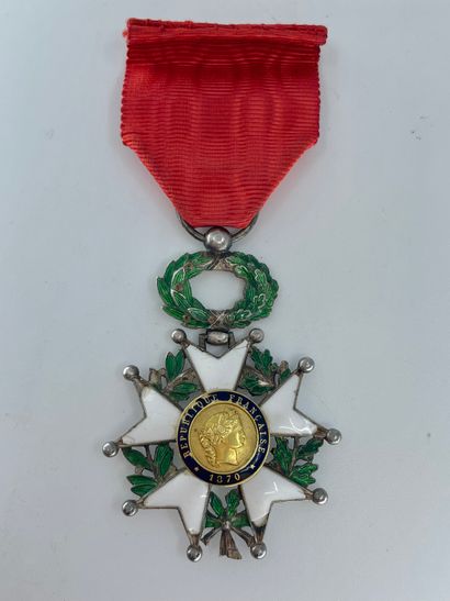 null ORDRE DE LA LÉGION D'HONNEUR 
Légion d'Honneur, Étoile de Chevalier en argent...
