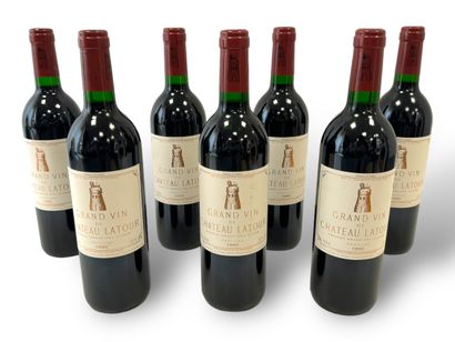 null 7 bouteilles, Pauillac, Château Latour, 1er Grand Cru Classé, 1992. Une étiquette...
