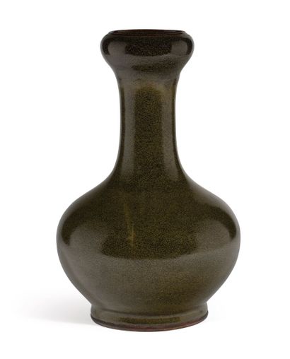 Vase en porcelaine « poudre de thé » de forme « suantouping » Vase en porcelaine...