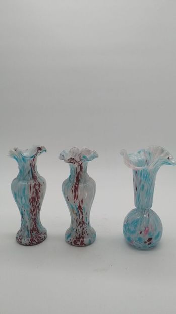 VERRERIE DE SAINT-DENIS VERRERIE DE SAINT-DENIS
Suite de sept vases en verre marmoréen.
Le...