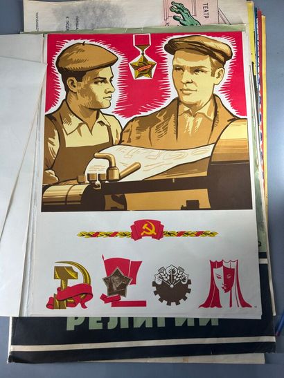 Lot d'affiches soviétiques Lot d'affiches soviétiques