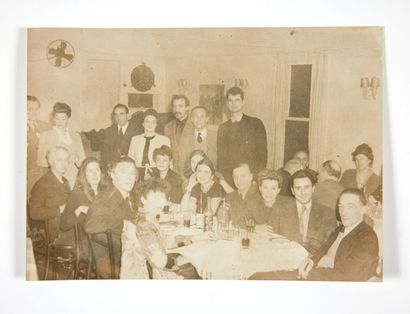 PHOTOGRAPHIE. Un dîner chez Pierre Matisse. 1945. PHOTOGRAPHIE. Un dîner chez Pierre... Gazette Drouot