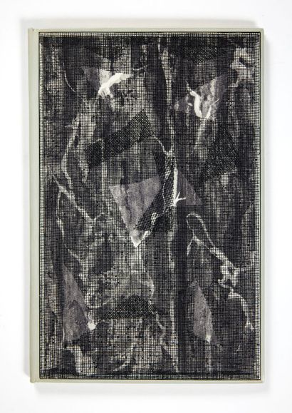 Pierre de MASSOT. Reflections on Rrose Sélavy. Paris, imprimerie Ravilly, sans date [1924]. Plaquette in-8, demi-box gris perle, dos lisse, grand rectangle de tissu teint en différents tons de gris, recouvert de résille noire découpée par endroits, l