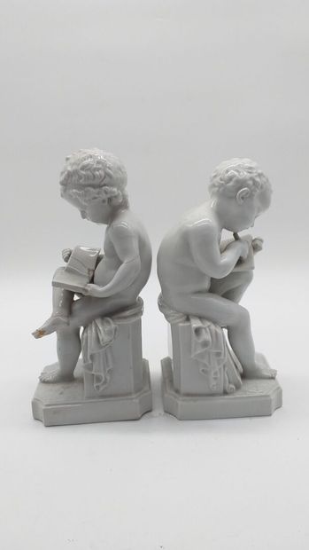 D'après Canova After Canova 
Pair of bookends 
In white porcelain, depicting a putto...