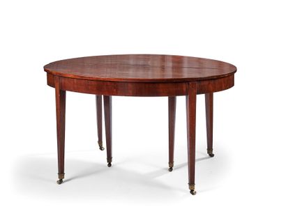 Mobilier de salle à manger Dining room furniture comprising: oval mahogany table...