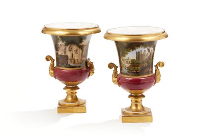 PARIS PARIS
Pair of Medici vases in hard porcelain, with a purple and gold background...
