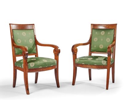 Paire de fauteuils Pair of armchairs 
In mahogany, with scrolled armrests 
Provincial...
