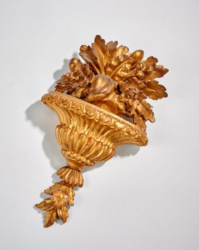 Élément en bois doré Gilded wooden element 
Fruit basket 
H. 40 cm