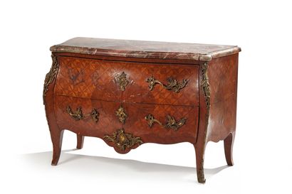 Importante commode galbée Large curved chest of drawers in rosewood and violetwood...