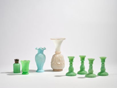 Lot d'opalines Set of opalines including four small candlesticks, two vases, a flask...