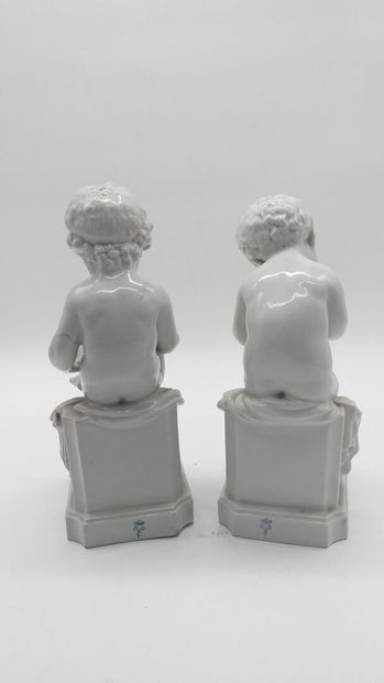 D'après Canova After Canova 
Pair of bookends 
In white porcelain, depicting a putto...