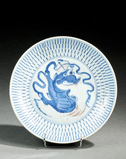 null A large porcelain bowl decorated with a Buddhist lion
China, for Vietnam
19th/20th...