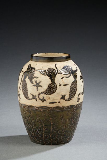 Vase ovoïde en grès émaillé à décor de sirènes Glazed stoneware ovoid vase decorated...