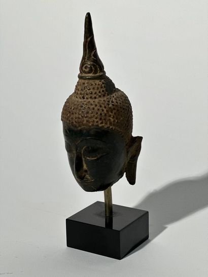 Tête de bouddha en bronze Bronze Buddha head 
Thailand
18th/19th century
Height:...
