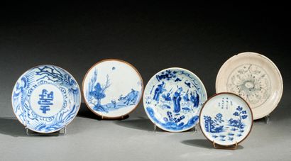 null Five blue-white porcelain "Hué blue" dishes, one marked BICH NGỌC
China, for...