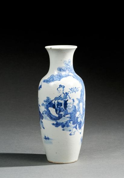 Vase bleu et blanc à décor de personnages Blue and white vase with figures,

China,...
