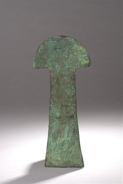 null Tumi
Cuivre oxydé
Culture Chimu, Nord du Pérou, 1200-1400 ap. J.-C.
H. 34 cm...