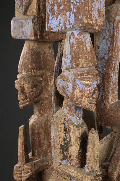 null Important poteau Yorouba
Nigeria, Ijero-Ekiti
H. 155 cm AES Sculpté par Agunna...