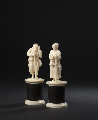 null Couple de gueux sur socle en ébène
Ivoire
XIXe siècle H. 13,5 cm - Poids brut...