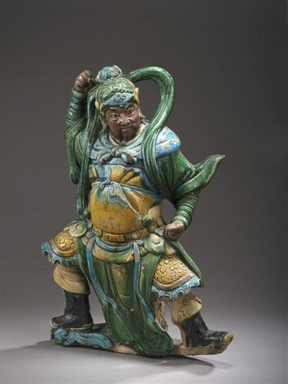 null CHINE, dynastie des Ming, XVIe siècle Grande figurine en terre à glaçure vernissée...