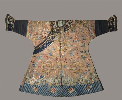 null CHINE, seconde moitié du XIXe siècle Robe de costume faste - jifu - d'un jeune...