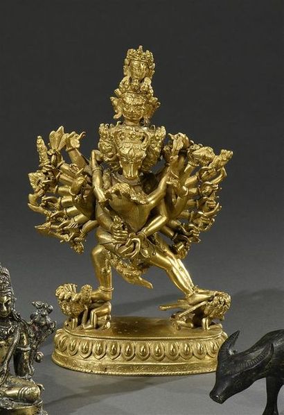 TIBET - XIXE SIÈCLE Bouddha dit «à mille bras et mille têtes» en bronze doré très...