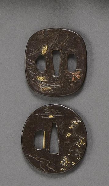 JAPON, époque Edo (1603-1868) Deux tsuba tetsu, la première maru-gata à décor en...