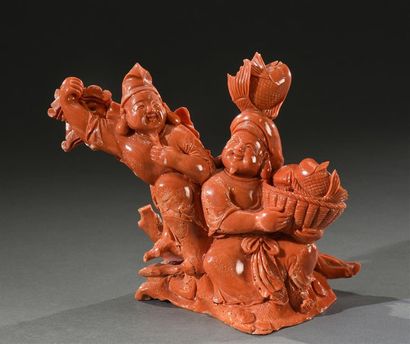 CHINE - Vers 1900 Pêche heureuse
Groupe en corail sculpté représentant les dieux...
