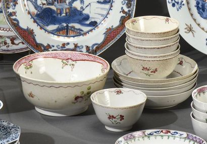 CHINE, Compagnie des Indes - XVIIIe siècle Partie de service à thé en porcelaine...
