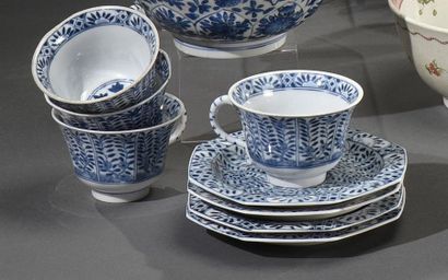 CHINE - XXe siècle Service à thé comprenant quatre tasses et quatre soucoupes à décor...